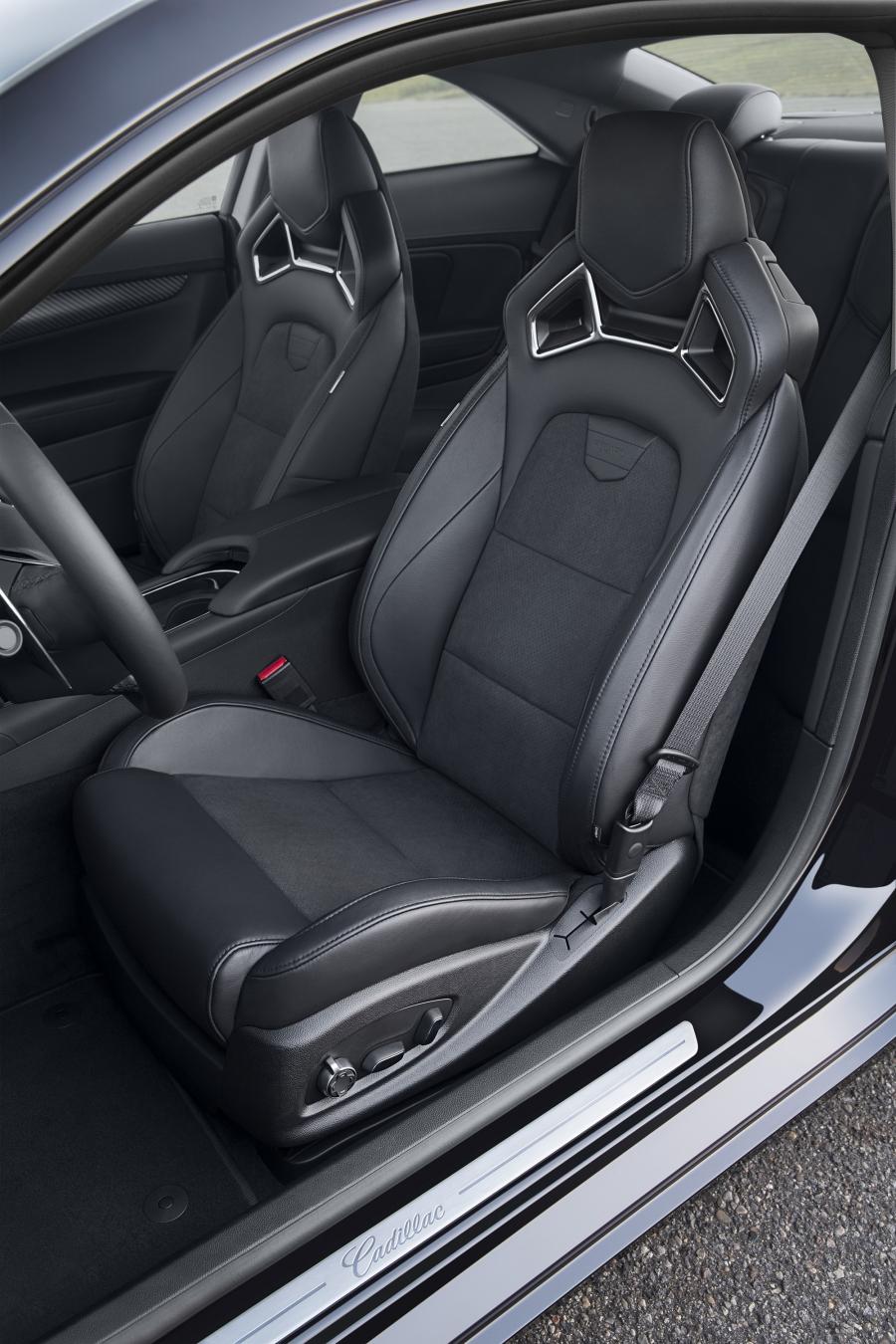 Интерьер Cadillac ATS Coupe Black Chrome 2016 года  (фото 4 из 11)